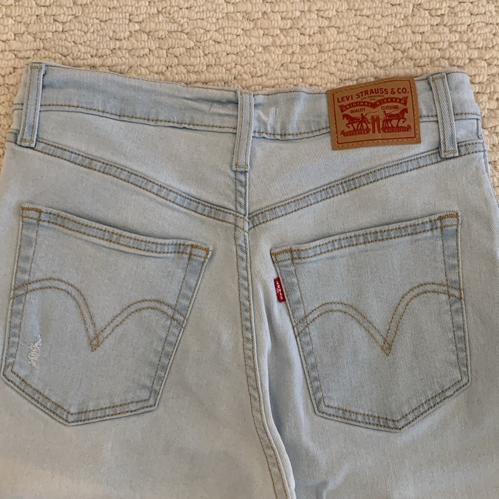 Levi’s Ribcage Straight Ankle. W27, L27. Excellent Condition.